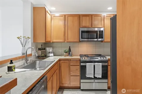 2607 Western Avenue Seattle WA 98121