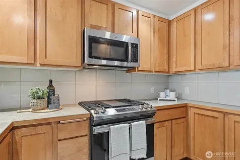 2607 Western Avenue Seattle WA 98121