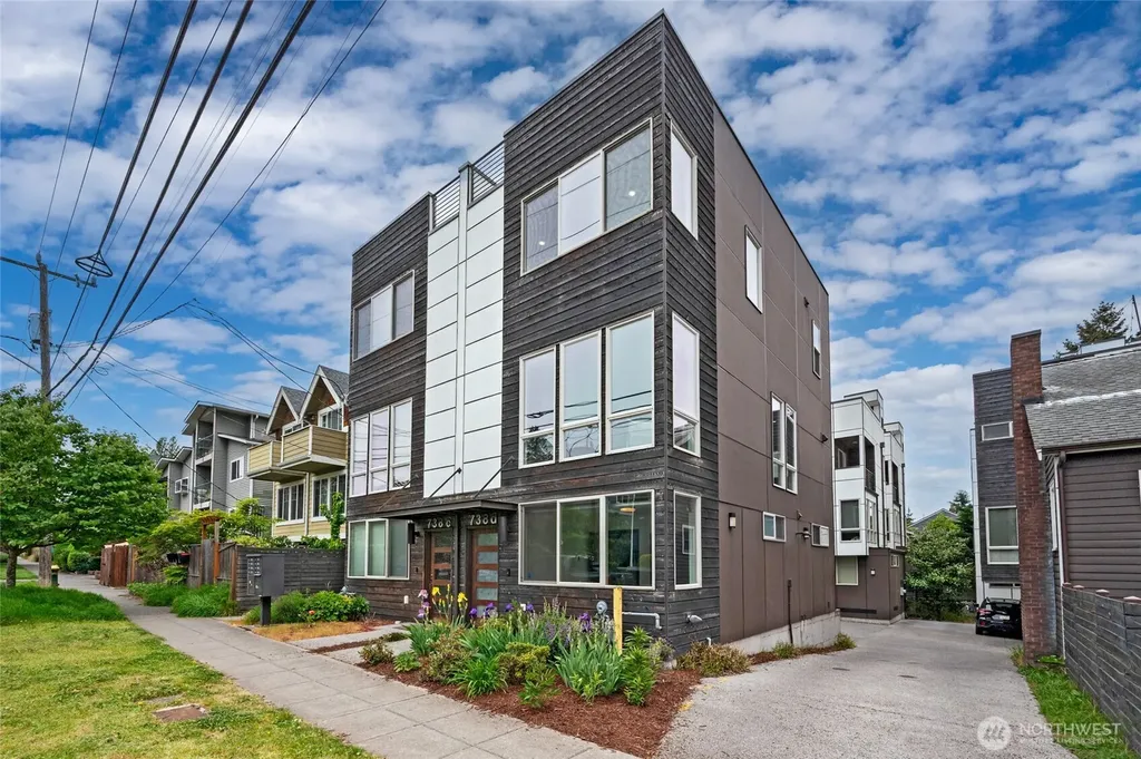 738 N 95th Seattle WA 98103