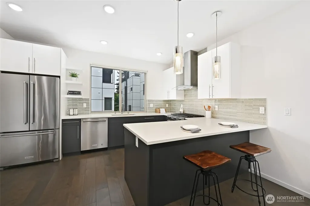 738 N 95th Seattle WA 98103