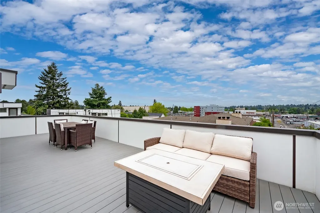 738 N 95th Seattle WA 98103