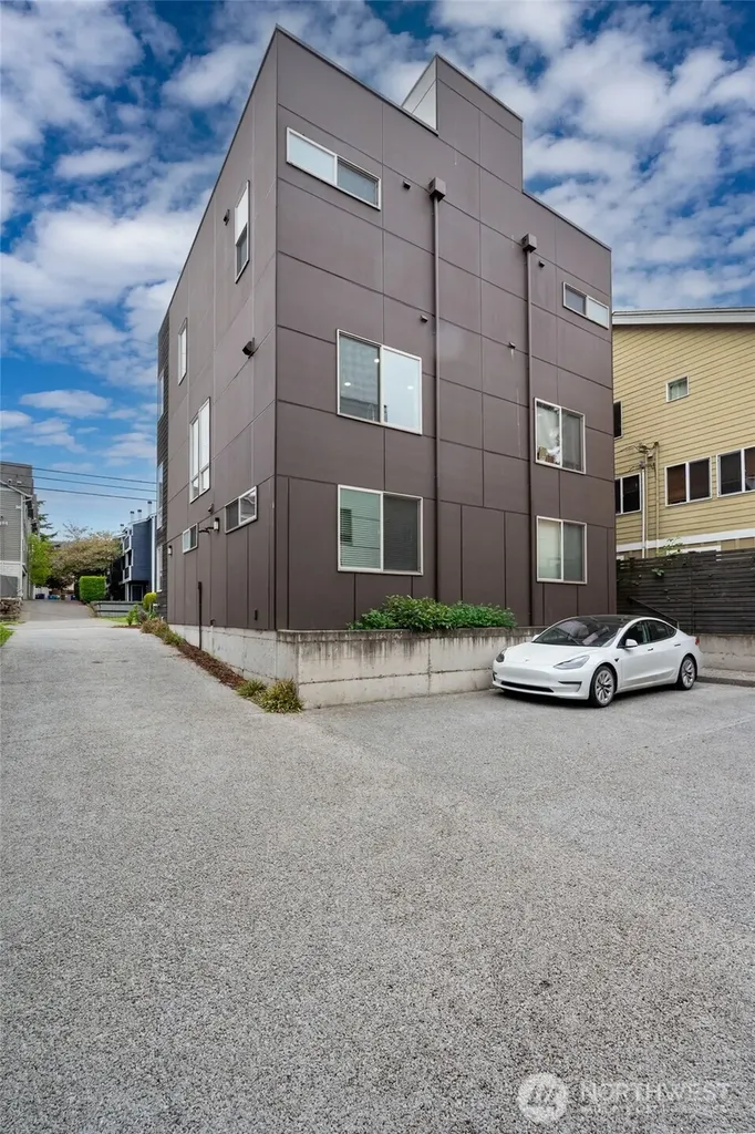 738 N 95th Seattle WA 98103