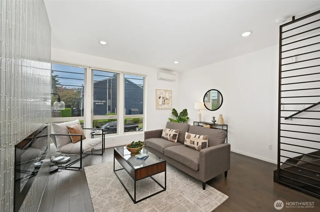 738 N 95th Seattle WA 98103