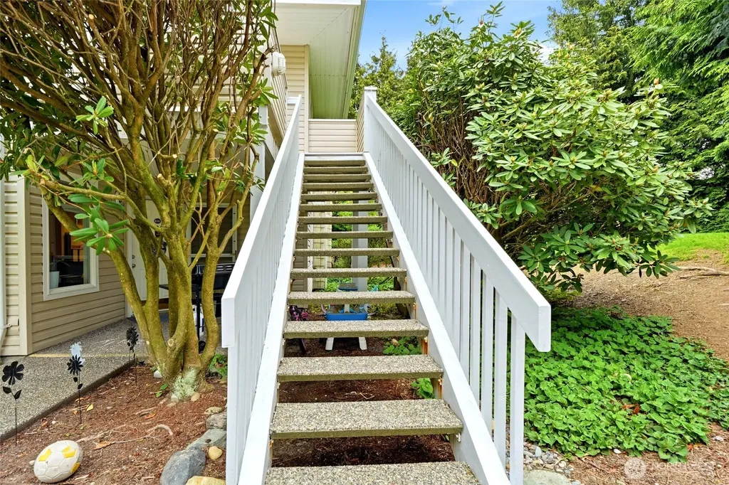 9210 Market Place Lake Stevens WA 98258