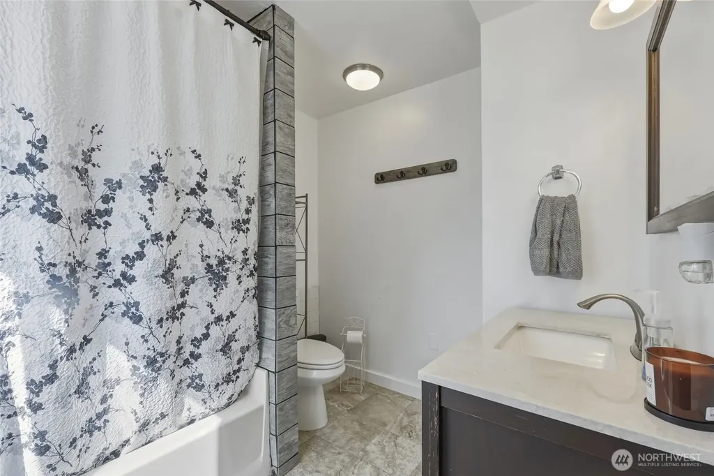 1005 Delphi Road SW Olympia WA 98512