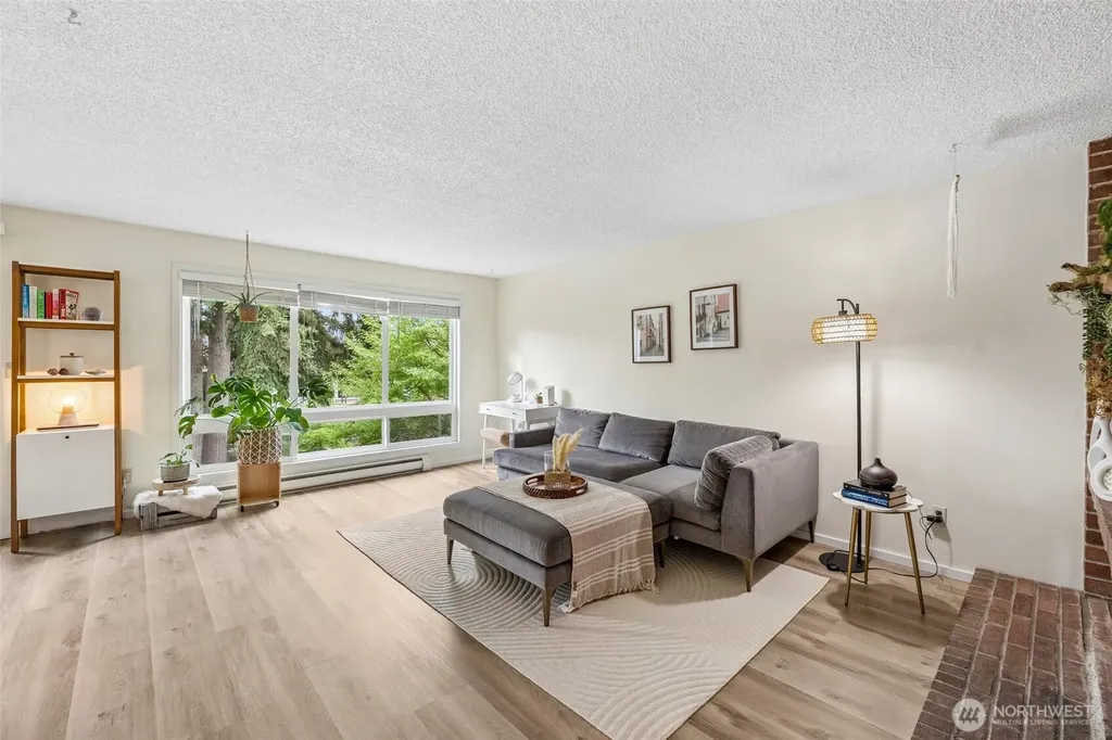 15214 NE 8th Street Bellevue WA 98005
