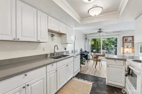 15214 NE 8th Street Bellevue WA 98005