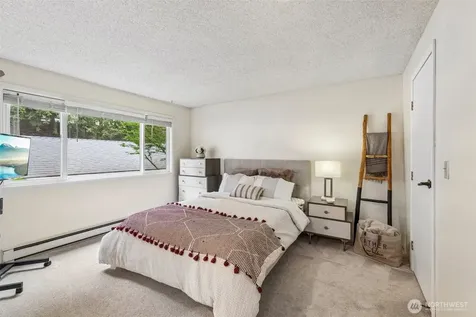 15214 NE 8th Street Bellevue WA 98005