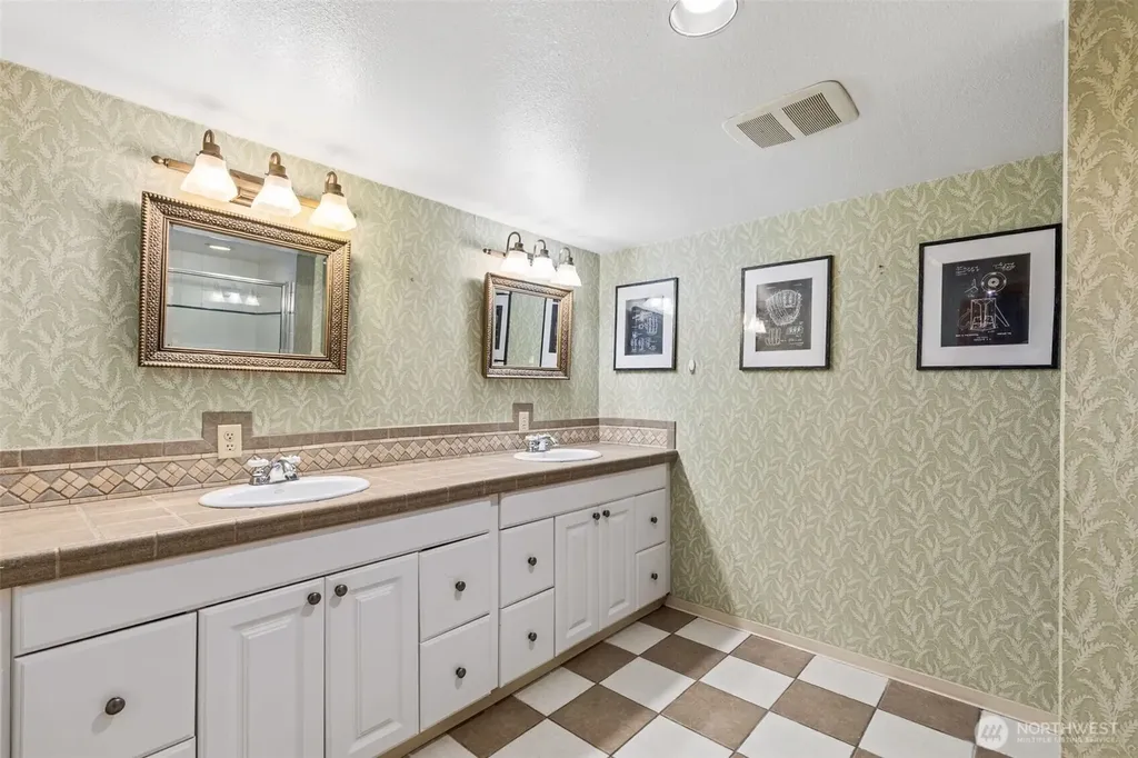 16530 76th Avenue W Edmonds WA 98026