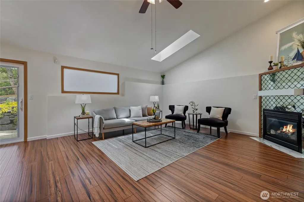 1069 5th Steilacoom WA 98388