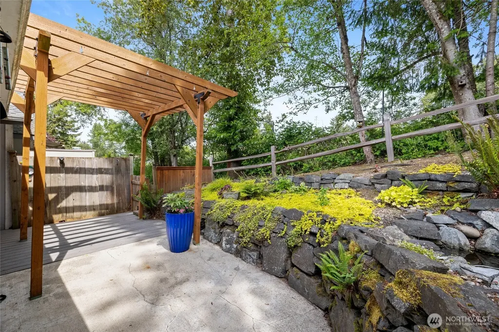 1069 5th Steilacoom WA 98388