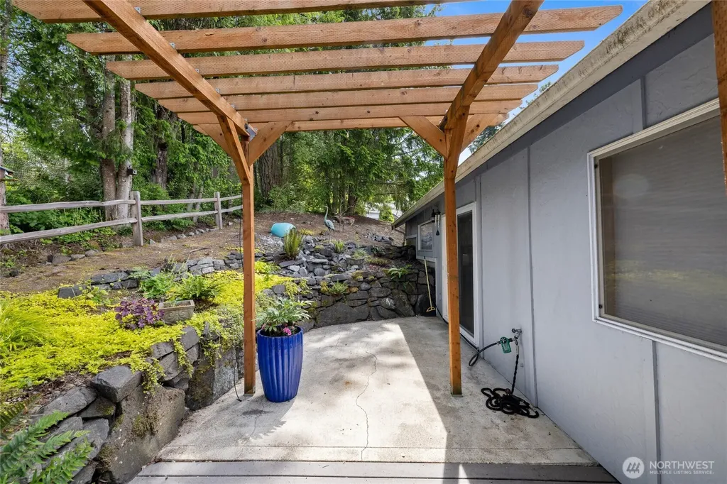 1069 5th Steilacoom WA 98388