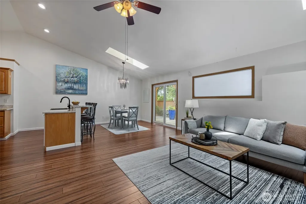 1069 5th Steilacoom WA 98388