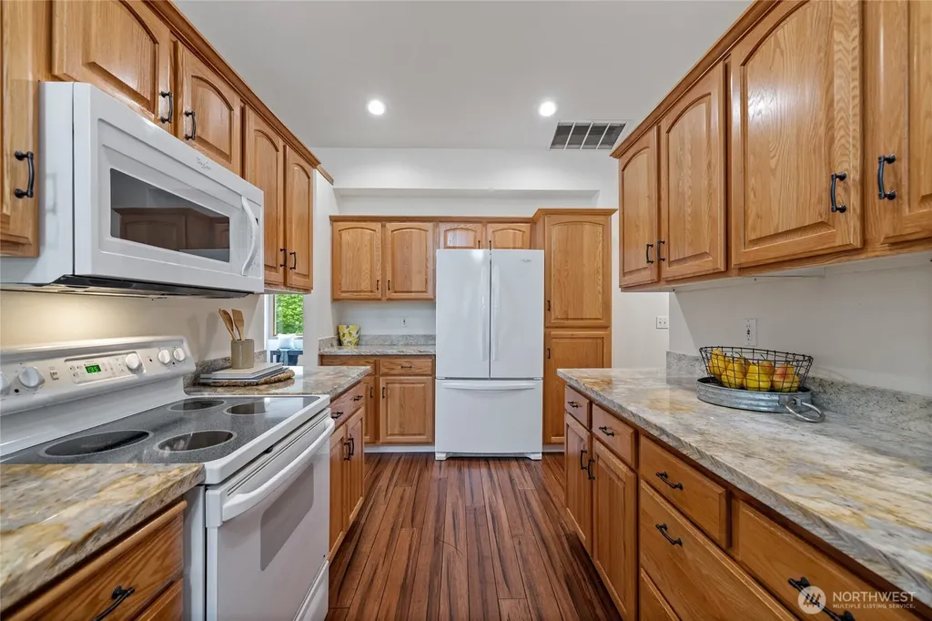 1069 5th Steilacoom WA 98388