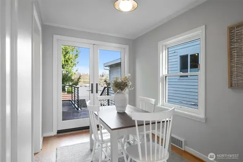 5232 38th Avenue NE Seattle WA 98105