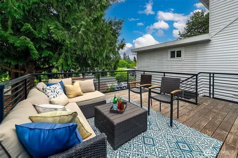 5232 38th Avenue NE Seattle WA 98105