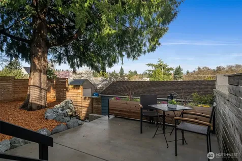 5232 38th Avenue NE Seattle WA 98105