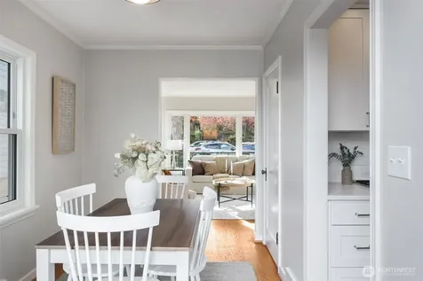 5232 38th Avenue NE Seattle WA 98105