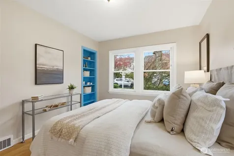 5232 38th Avenue NE Seattle WA 98105