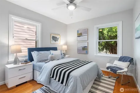 5232 38th Avenue NE Seattle WA 98105