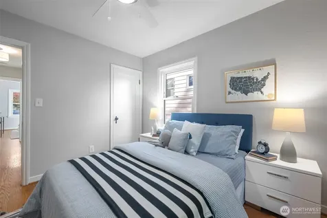 5232 38th Avenue NE Seattle WA 98105