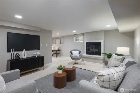 5232 38th Avenue NE Seattle WA 98105