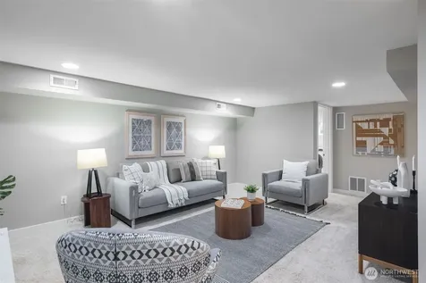 5232 38th Avenue NE Seattle WA 98105