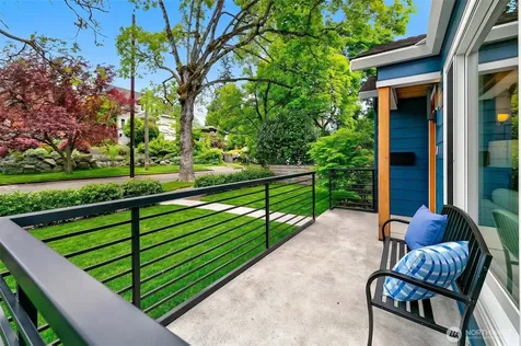 5232 38th Avenue NE Seattle WA 98105