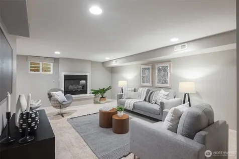 5232 38th Avenue NE Seattle WA 98105