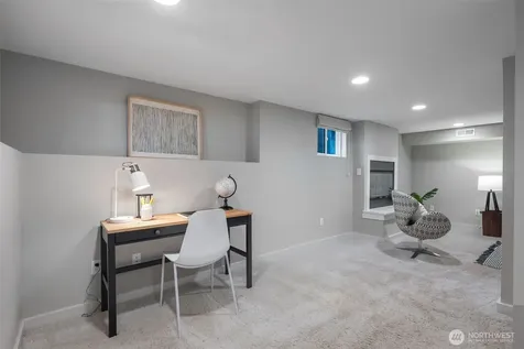 5232 38th Avenue NE Seattle WA 98105