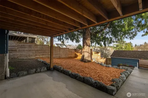 5232 38th Avenue NE Seattle WA 98105