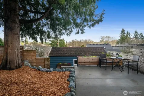 5232 38th Avenue NE Seattle WA 98105
