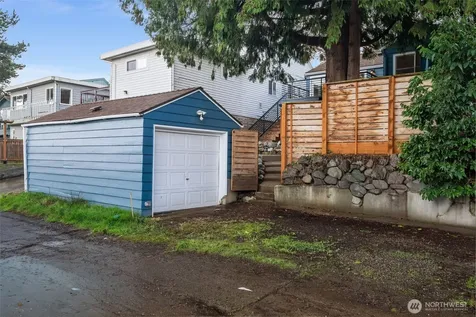 5232 38th Avenue NE Seattle WA 98105