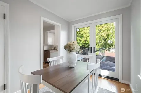 5232 38th Avenue NE Seattle WA 98105