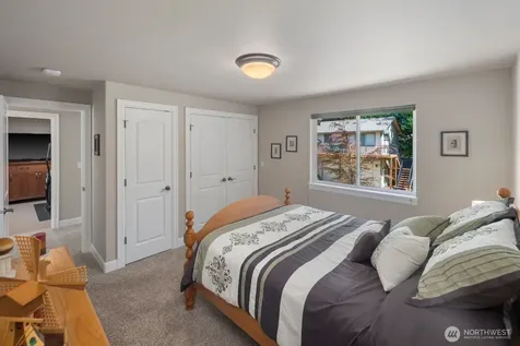 11236 108th Ave NE Kirkland WA 98033