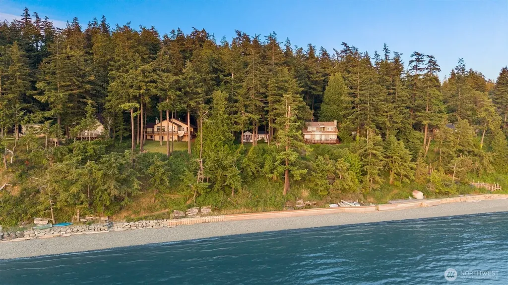 2726 Sea Garden Lane Camano Island WA 98282