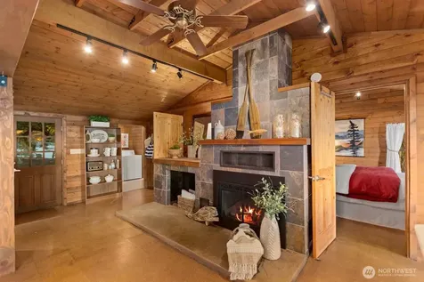 2726 Sea Garden Lane Camano Island WA 98282