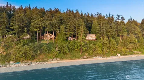 2726 Sea Garden Lane Camano Island WA 98282