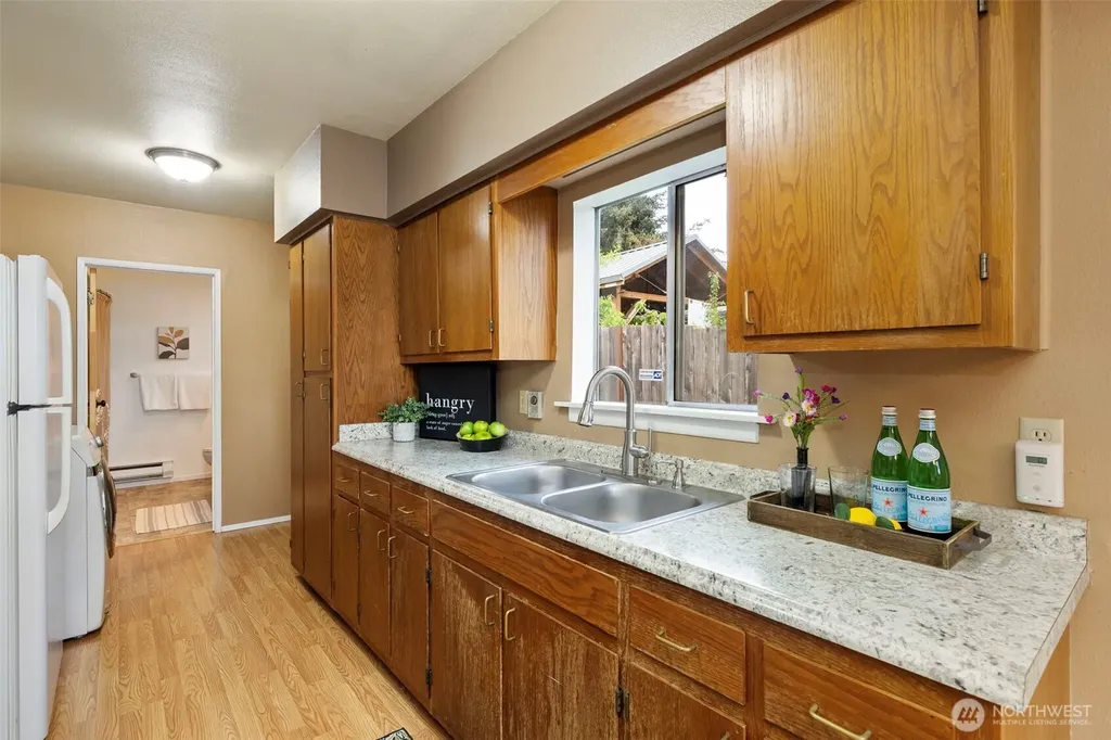 11040 NE Maine Street Kingston WA 98346