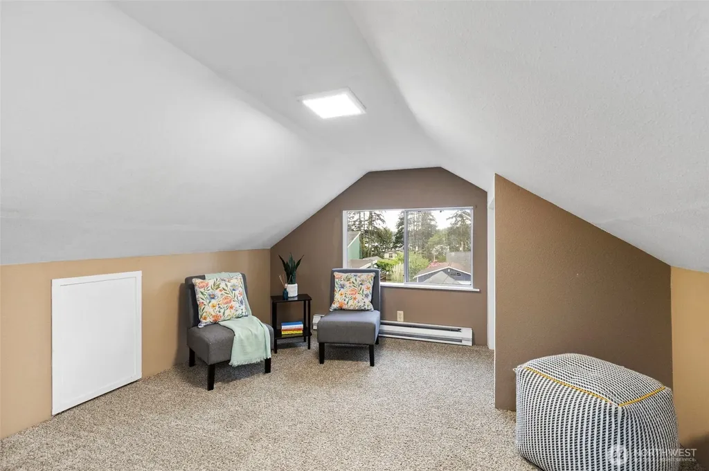 11040 NE Maine Street Kingston WA 98346