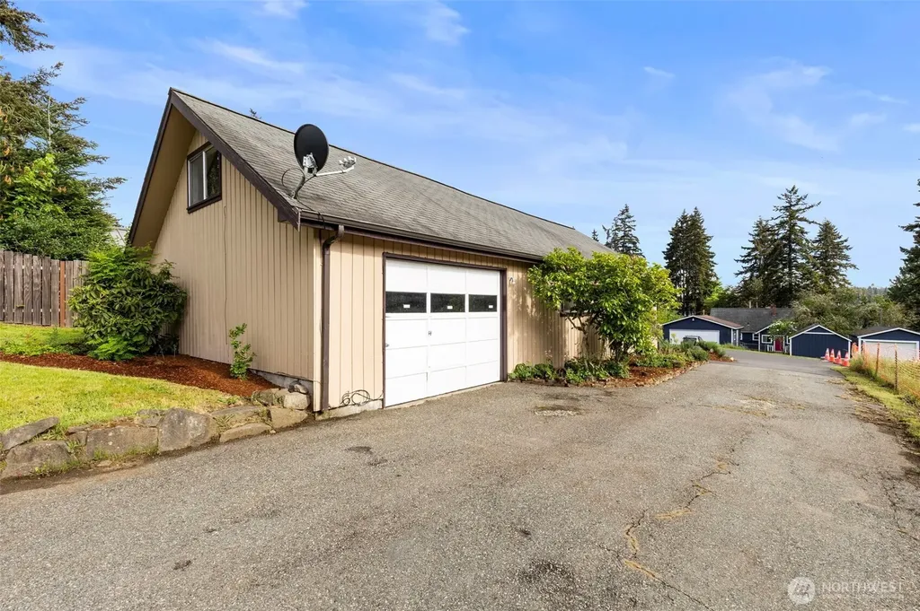11040 NE Maine Street Kingston WA 98346