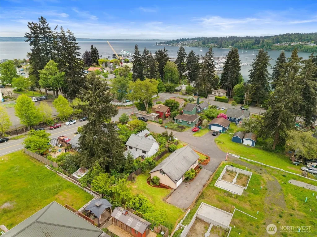11040 NE Maine Street Kingston WA 98346