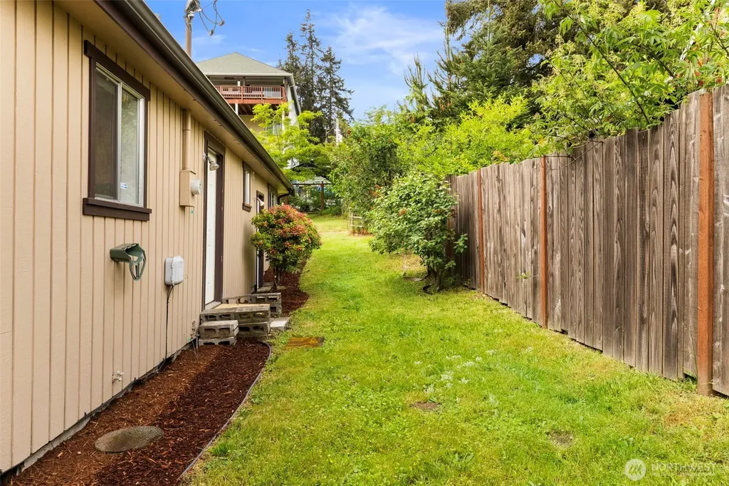 11040 NE Maine Street Kingston WA 98346