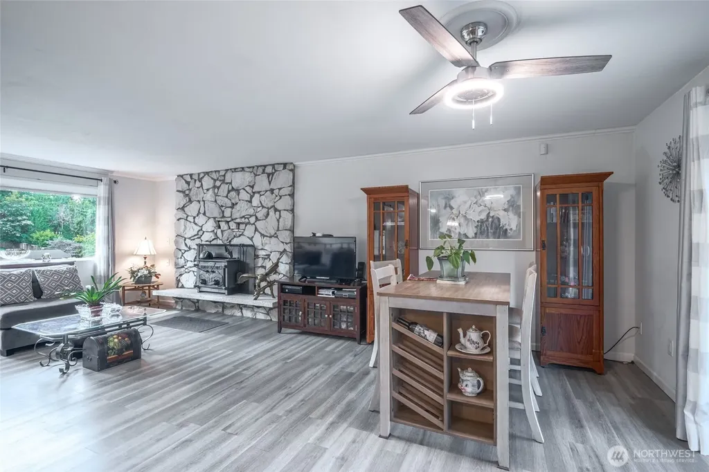 3515 W Tapps Drive E Lake Tapps WA 98391