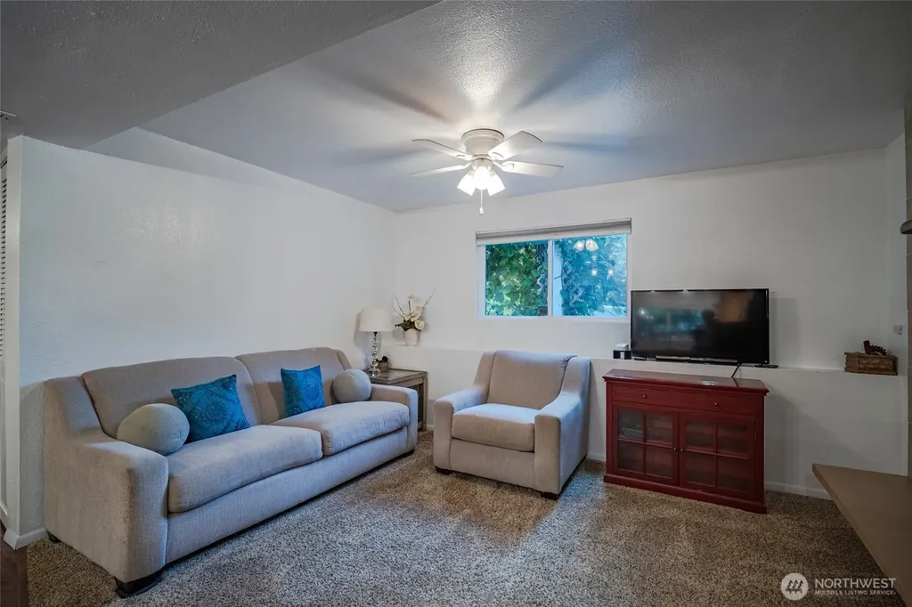 3515 W Tapps Drive E Lake Tapps WA 98391