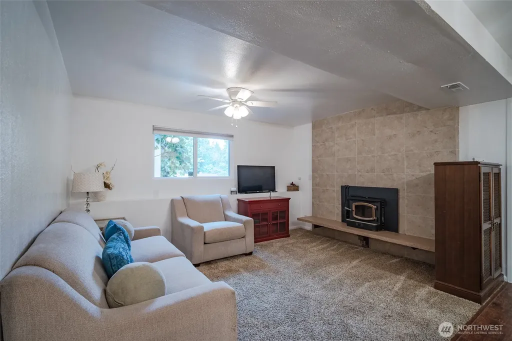 3515 W Tapps Drive E Lake Tapps WA 98391