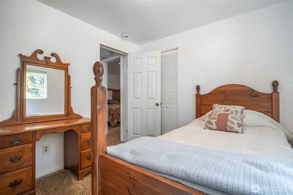 3515 W Tapps Drive E Lake Tapps WA 98391