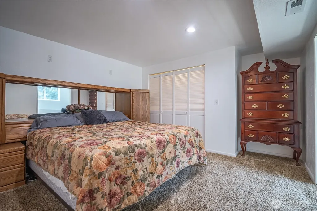 3515 W Tapps Drive E Lake Tapps WA 98391