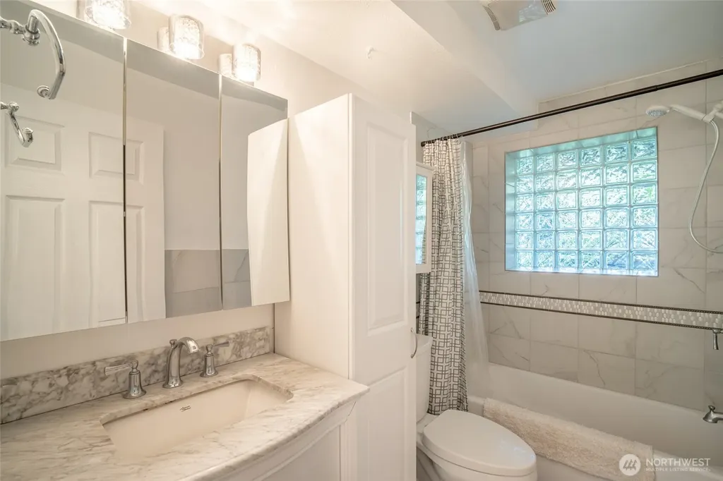 3515 W Tapps Drive E Lake Tapps WA 98391