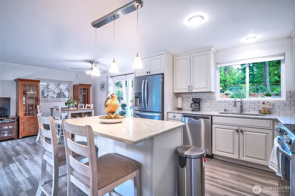 3515 W Tapps Drive E Lake Tapps WA 98391